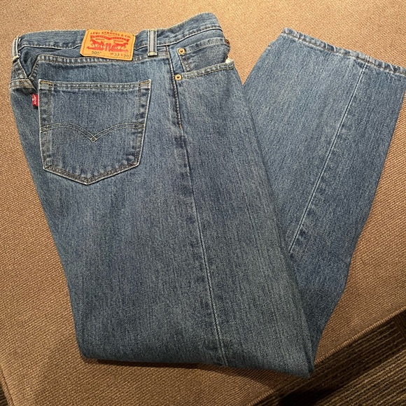Men’s Levi jeans - Picture 1 of 3